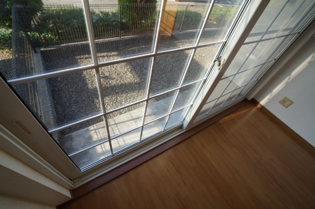 庭　同じ建物の別のお部屋