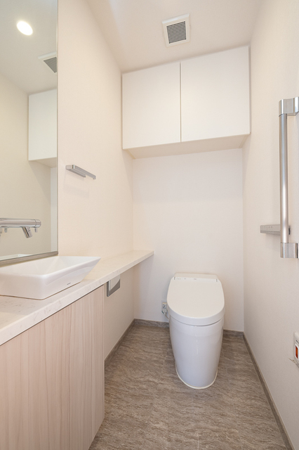 トイレ　※写真は同タイプ住戸です。