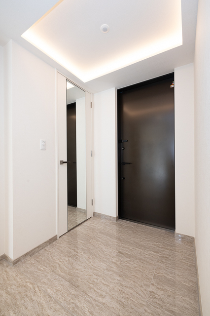 玄関　※写真は同タイプ住戸です。