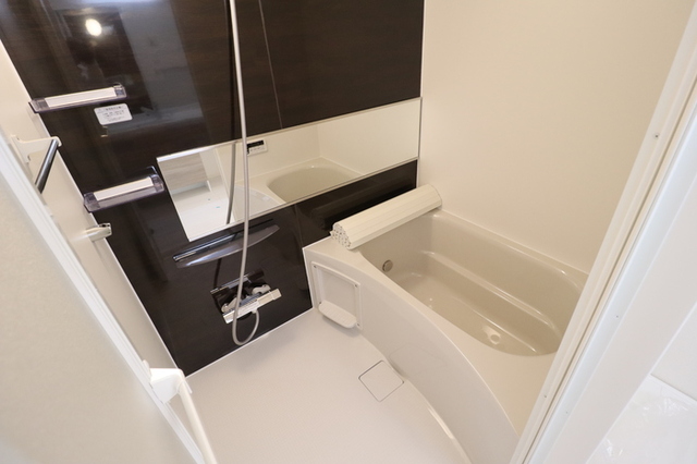 バス・シャワールーム　追い焚き給湯式浴室