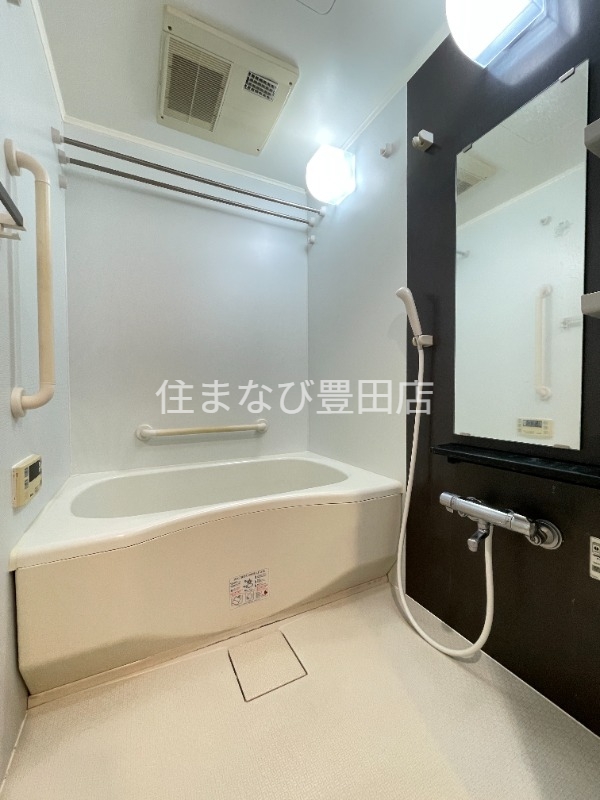 バス・シャワールーム　清掃前