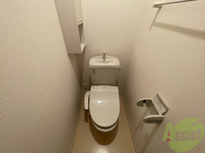 トイレ　温水洗浄便座付きのトイレは、使用しやすくうれしいですね。