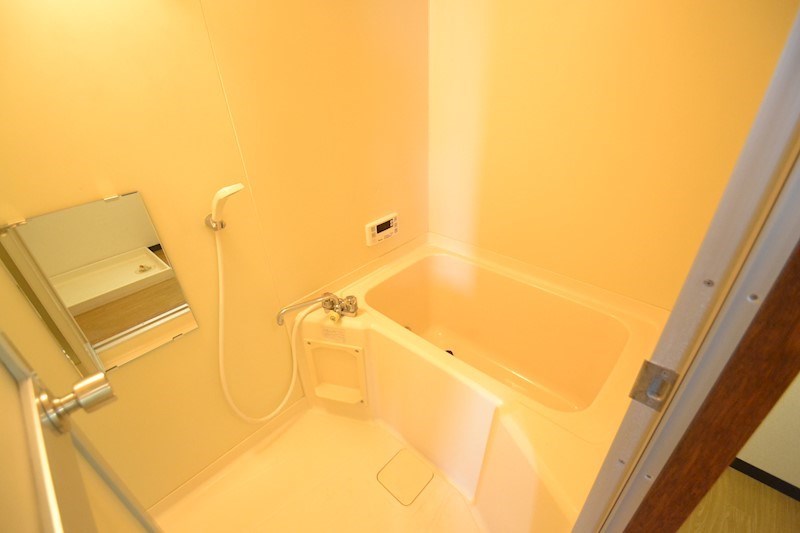 バス・シャワールーム　追い焚き完備の綺麗な浴室♪