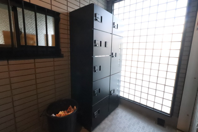 その他共有部分　外出時もお荷物のお受け取り可能な宅配ロッカー付です♪
