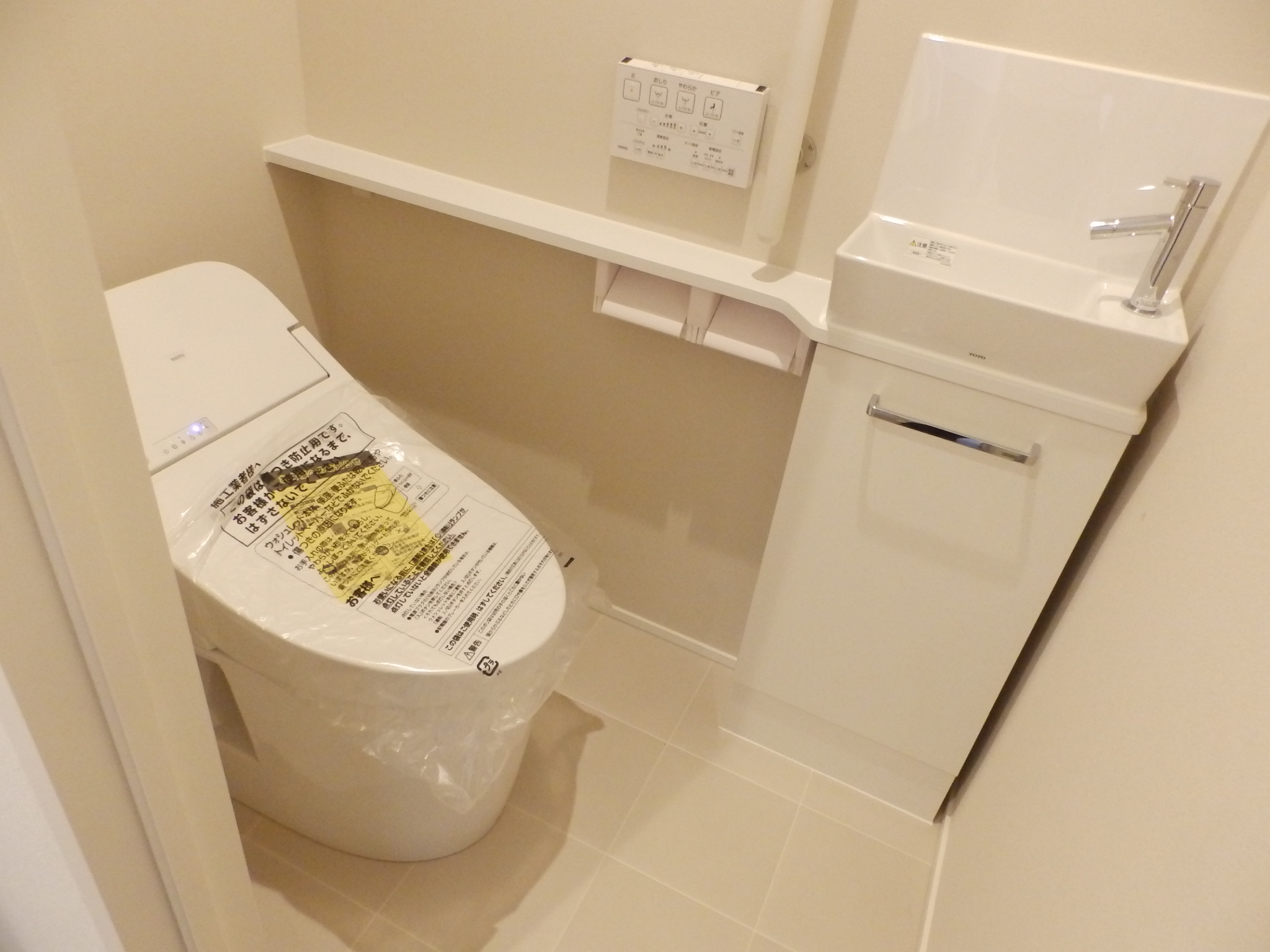 トイレ　同施工会社、参考写真