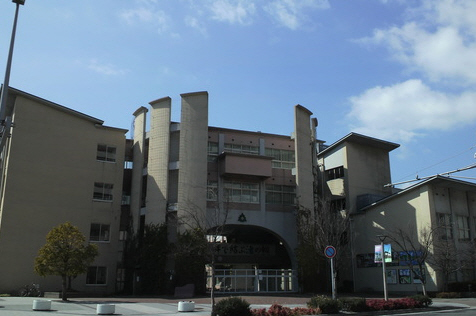 中学校　渚中学校（中学校）まで610m