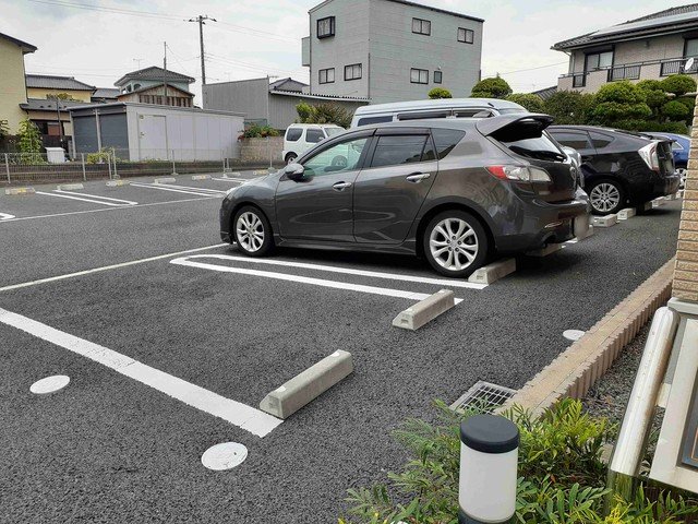 駐車場　車をお持ちの方に嬉しい駐車場付きの物件です