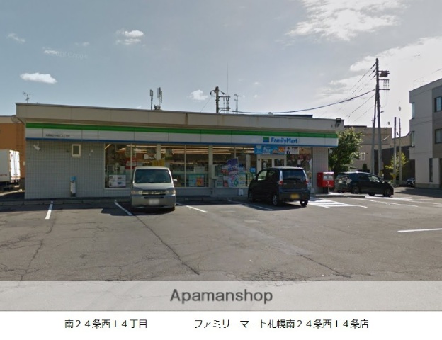 コンビニ　ファミリーマート（コンビニ）まで374m