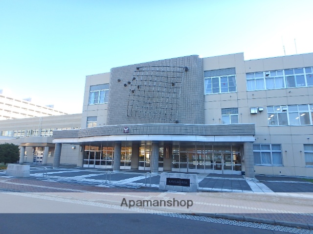 中学校　山鼻中学校（中学校）まで525m