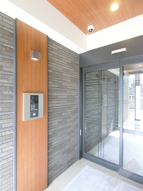 エントランス　オートロック付きで部外者シャットアウト♪