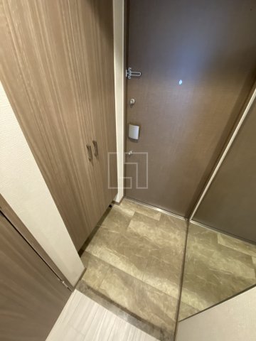 玄関　レオンコンフォート本町クレセント　玄関スペース