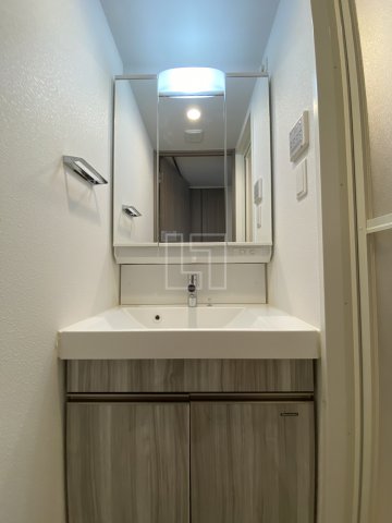 洗面設備　レオンコンフォート本町クレセント　独立洗面化粧台