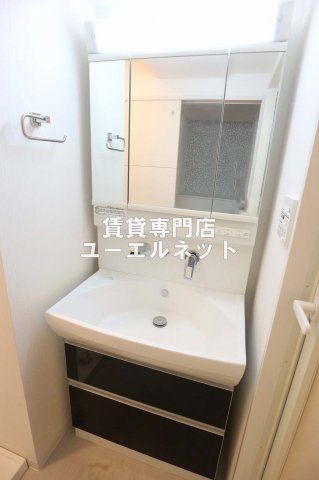 洗面設備　清潔感ある独立洗面台で毎日気持ちよく♪