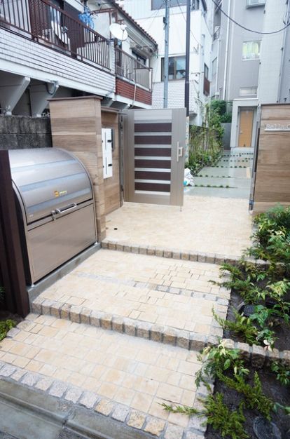 エントランス　弊社は都内全域の物件をご紹介可能です！