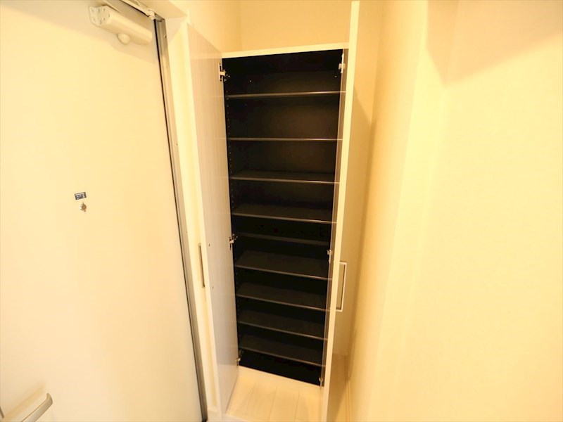 玄関　玄関　シューズボックス付（収納充実してます）　同仕様写真