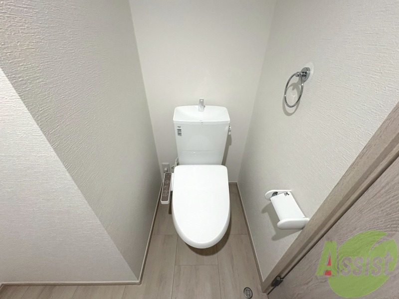 トイレ　ウォシュレットが付いてるのは嬉しいですね。