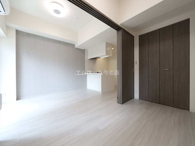 その他部屋・スペース　洋室4.7帖　窓付（換気良好）収納充実しています