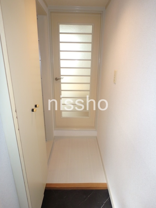 その他　白基調の入口部分！