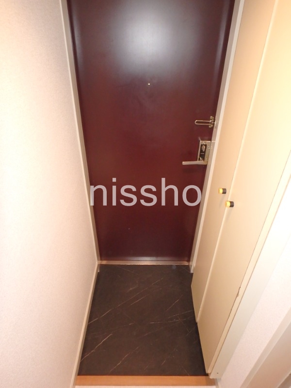 玄関　靴も数足置ける玄関！