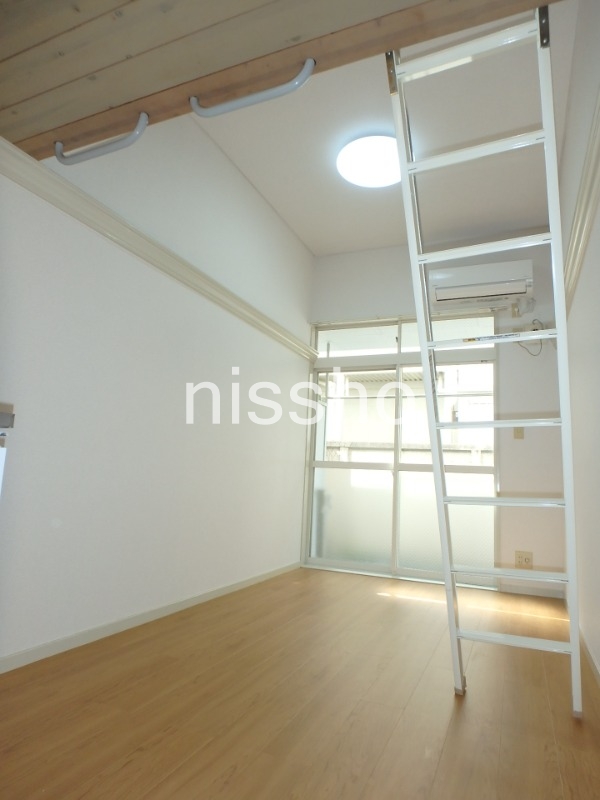 居室・リビング　南向きの日差しが入るお部屋！