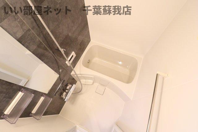 バス・シャワールーム　コンパクトで使いやすいお風呂です