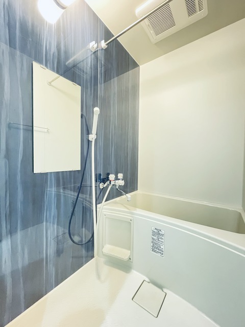 バス・シャワールーム　雨の日のお洗濯だけでなく、カビ予防にも大活躍の浴室乾燥機付♪