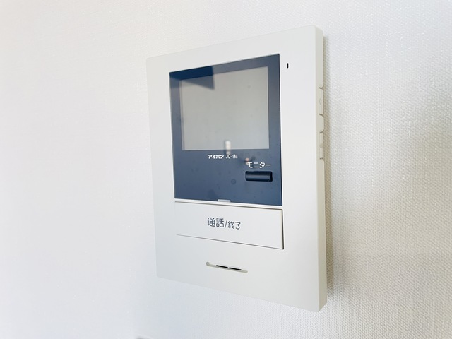 セキュリティ　来訪者の姿を確認できるＴＶモニター付インターホン設置済です！