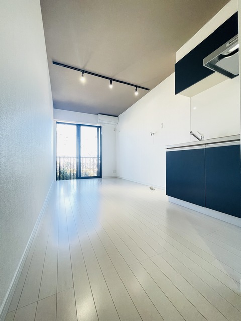 居室・リビング　南東向きで日当たり良好なお部屋！暖かな日差しが入ります♪