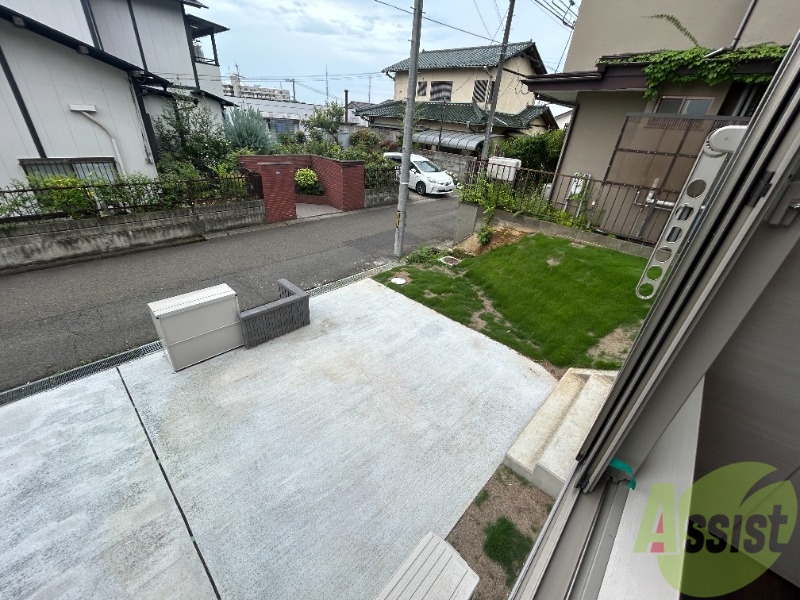 バルコニー　ベランダは開けていて解放的な作りになっております。