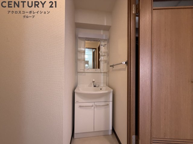 洗面設備　室内に洗濯機置き場があります