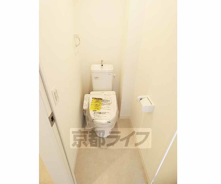 トイレ　ウォシュレット完備。