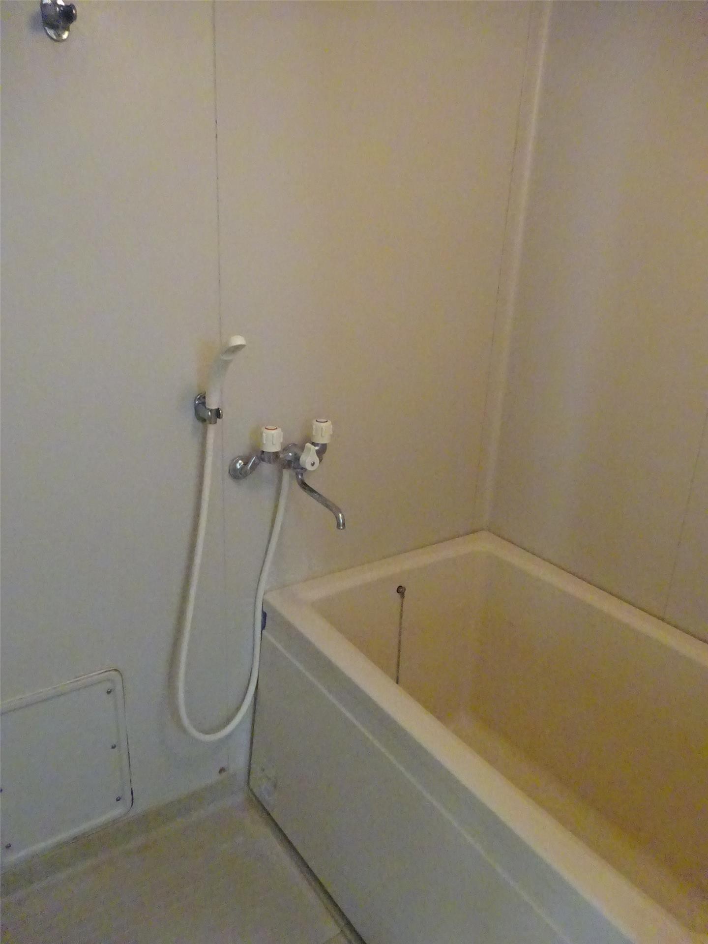 バス・シャワールーム　窓有り