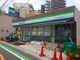 コンビニ　ファミリーマート（コンビニ）まで67m