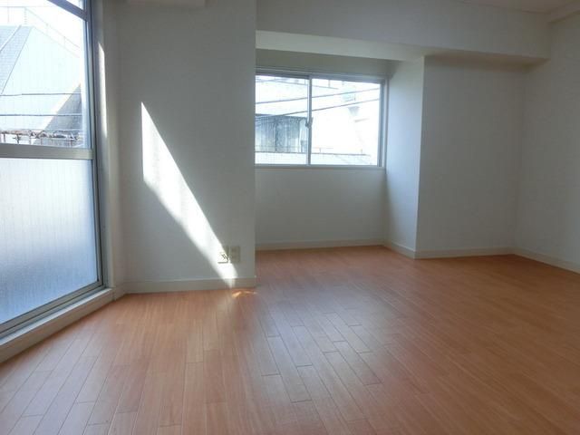 居室・リビング　★角部屋２面採光★