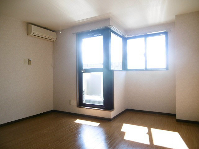 居室・リビング　※写真は　204号室（反転）