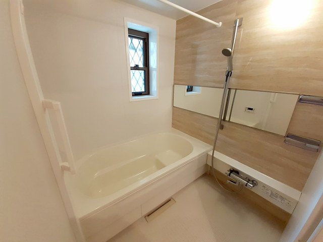 バス・シャワールーム　コンパクトで使いやすいお風呂です