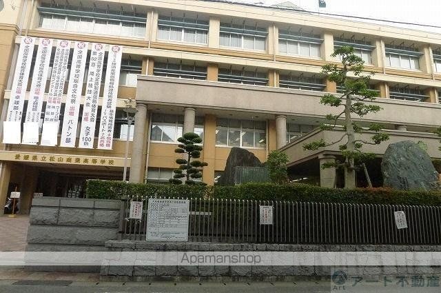 高校・高専　松山商業高等学校（高校・高専）まで1838m