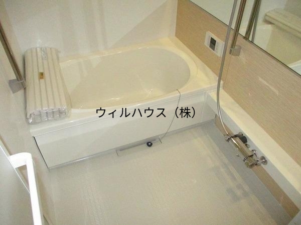 バス・シャワールーム　浴室乾燥機、追焚機能付の広々バスルーム！