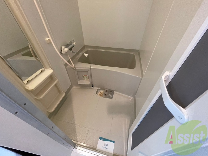 バス・シャワールーム　バスルームはこちらです。広々としてゆったり休めます。