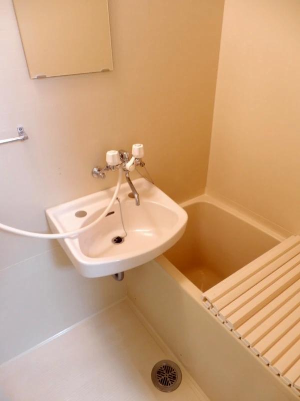 バス・シャワールーム　バス・トイレ別！