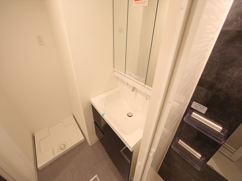 洗面設備　脱衣所　独立洗面台（シャンプードレッサー付）収納スペース有