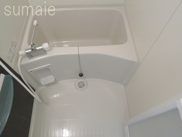 バス・シャワールーム　清潔感のあるバスルームで１日の疲れも流せます♪