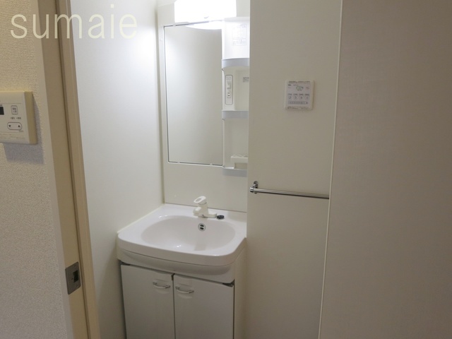 洗面設備　清潔感のある独立洗面台で身支度しやすいです♪