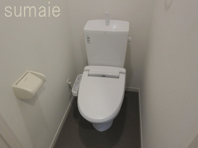 トイレ　温水洗浄便座機能が付いたトイレで快適です♪