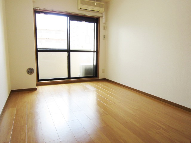 居室・リビング　別室参考写真です。