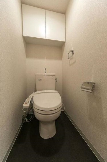 トイレ　温水洗浄便座。