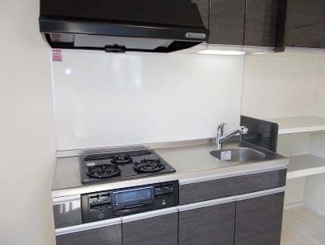 キッチン　★3口コンロ、グリル付きシステムキッチン★