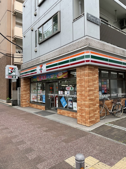 コンビニ　セブンイレブン横浜神奈川2丁目店（コンビニ）まで296m