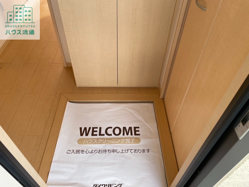 玄関　※写真は別号室です