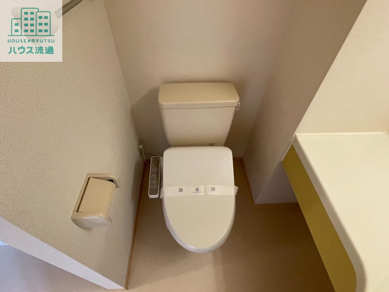 トイレ　※写真は別号室です